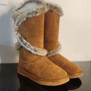 Cozy Tan Fur-Lined Women's Boots